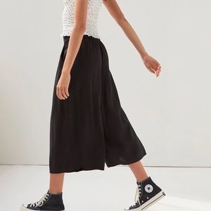 Aritzia Sullivan Pants. Size: S. Colour: Black